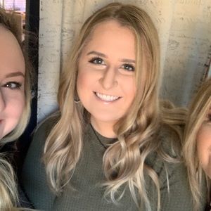 Meet your Posher, Becca